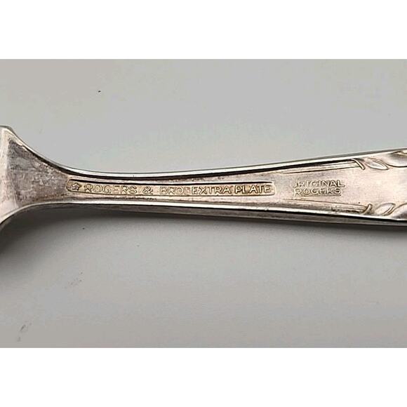 Vtg WM Rogers & Sons ROYAL MANOR Extra Silverplate Flat Handle Butter Knife - Picture 4 of 8